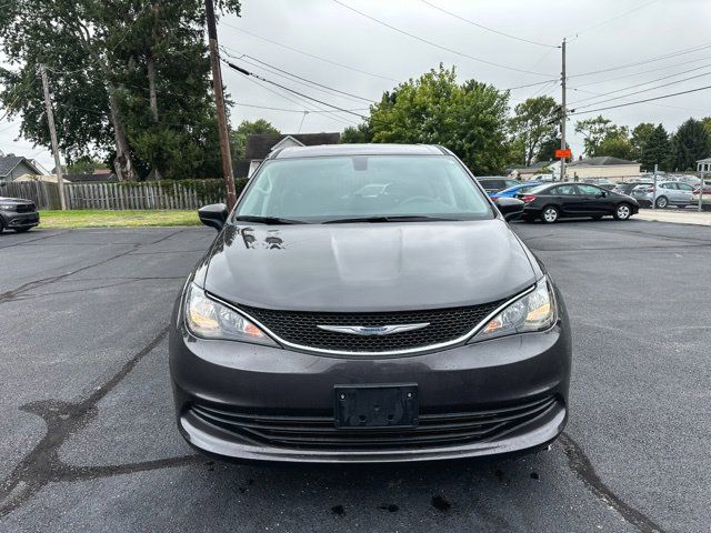 Used 2017 Chrysler Pacifica LX FWD image 2