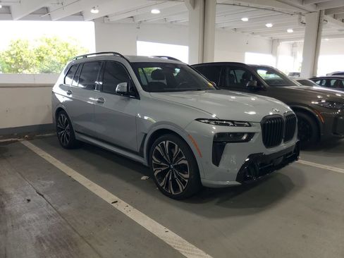 Used 2024 BMW X7 xDrive40i w/ M Sport Package AWD/4WD image 2