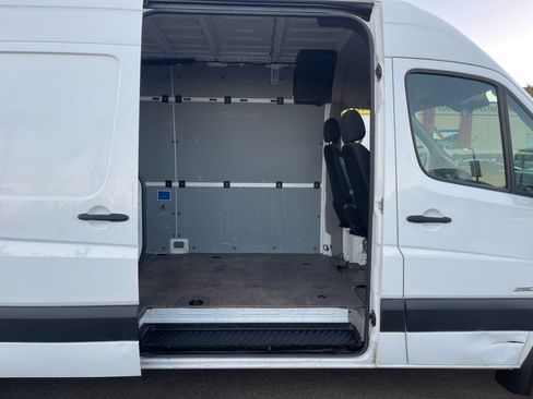 Used 2015 Freightliner Sprinter 2500 RWD image 12