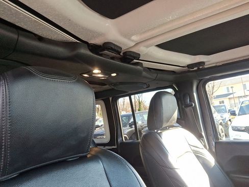 Used 2021 Jeep Wrangler Unlimited Sahara image 13