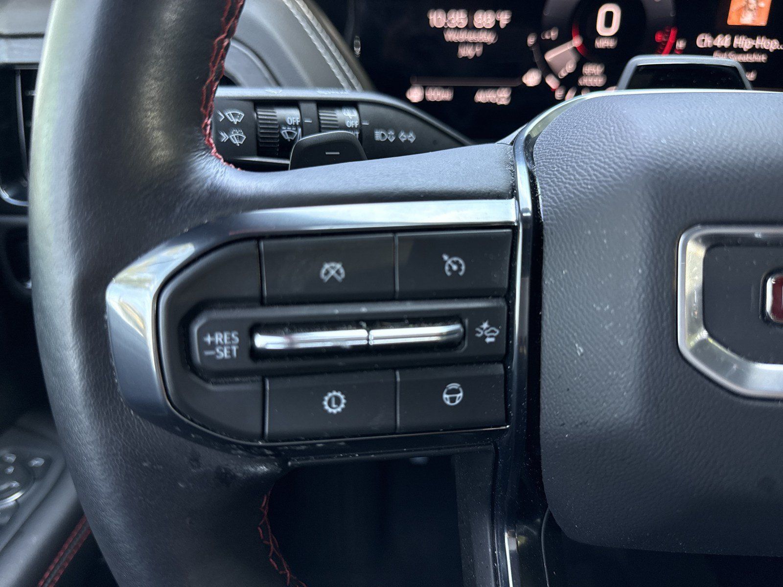 Used 2025 GMC Yukon AT4 Ultimate AWD/4WD image 16