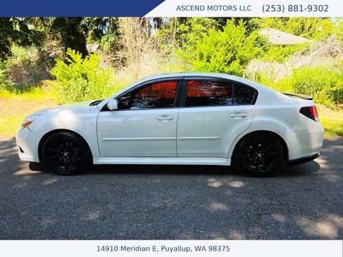 Used 2011 Subaru Legacy 3.6R Limited w/ Popular Equipment Group 2C AWD/4WD image 2