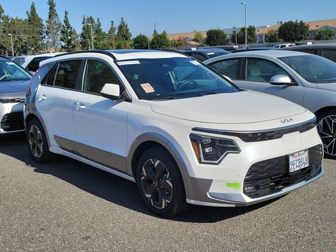 Used 2023 Kia Niro Wave FWD image 3