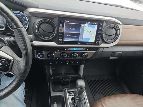 Used 2021 Toyota Tacoma Limited image 10