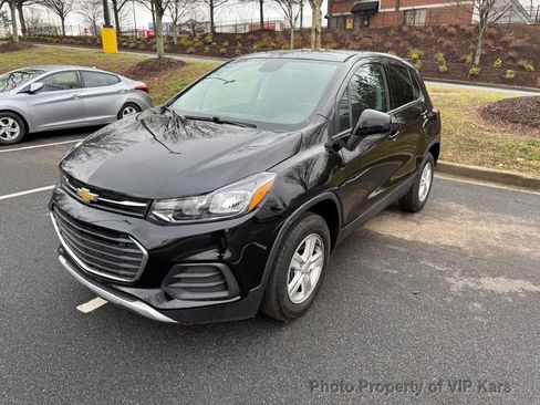 Used 2022 Chevrolet Trax LS w/ Tint and Cruise Package image 22