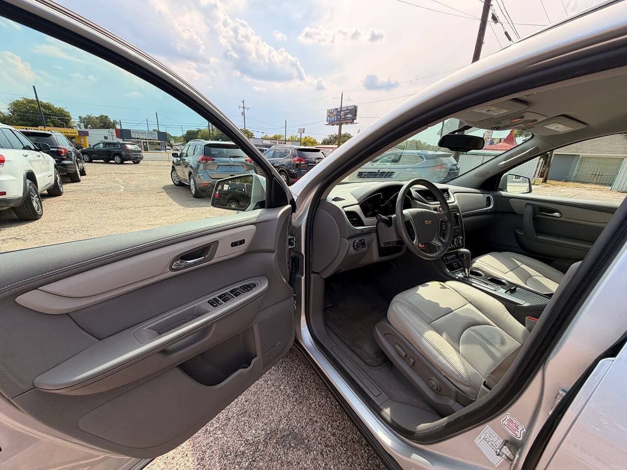Used 2017 Chevrolet Traverse LT FWD image 10