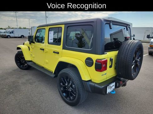 Used 2023 Jeep Wrangler Unlimited Sahara w/ Cold Weather Group AWD/4WD image 5
