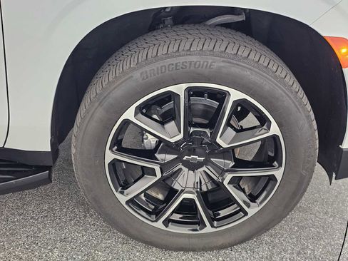 Used 2024 Chevrolet Suburban RST w/ Luxury Package AWD/4WD image 9