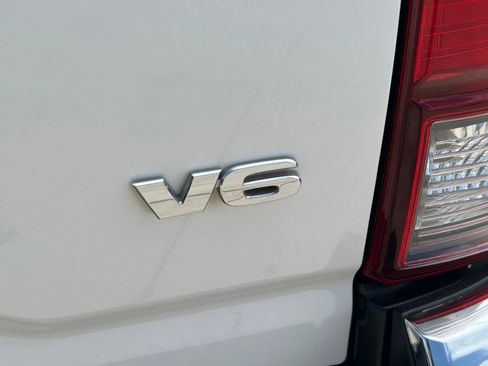Used 2018 Toyota Tacoma TRD Off-Road AWD/4WD image 12