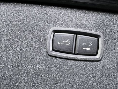 Used 2026 Porsche Macan AWD/4WD image 31