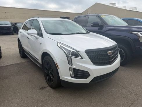 Used 2018 Cadillac XT5 Luxury w/ Trailering Package AWD/4WD image 3
