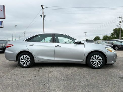 Used 2015 Toyota Camry LE FWD image 3