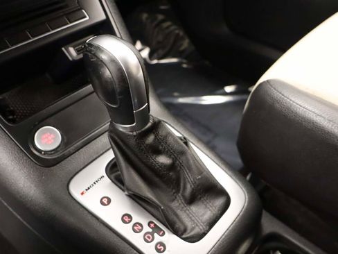 Used 2017 Volkswagen Tiguan S image 9