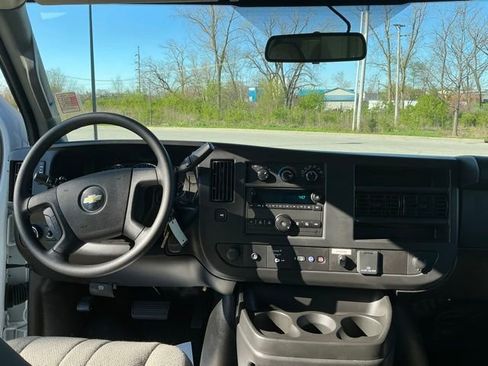 Used 2025 Chevrolet Express 3500 w/ Power Convenience Package image 18