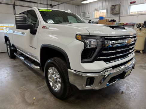 Used 2025 Chevrolet Silverado 3500 LTZ w/ LTZ Plus Package image 3