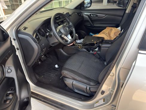 Used 2020 Nissan Rogue S FWD image 3