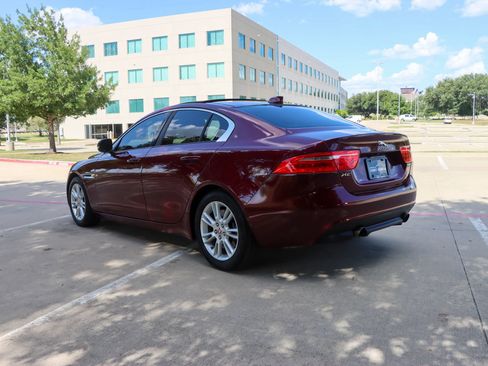 Used 2017 Jaguar XE Premium RWD image 5