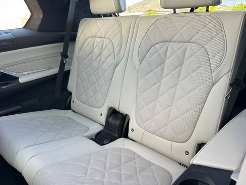 Used 2024 BMW X7 xDrive40i w/ M Sport Package AWD/4WD image 16