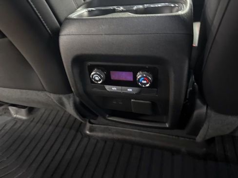 Used 2024 Chevrolet Traverse Z71 image 14