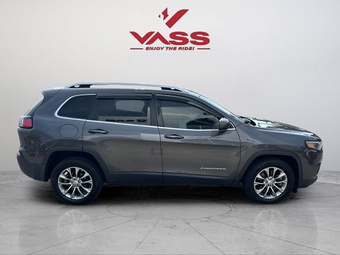 Used 2020 Jeep Cherokee Latitude Plus w/ Cold Weather Group FWD image 6
