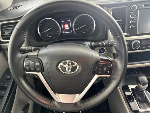 Used 2019 Toyota Highlander XLE w/ Protection Package #3 AWD/4WD image 23