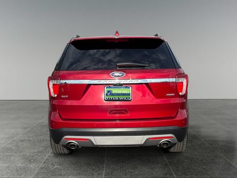 Used 2017 Ford Explorer XLT w/ Equipment Group 202A AWD/4WD image 8