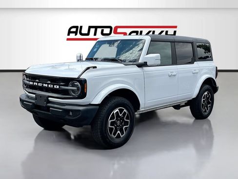 Used 2025 Ford Bronco Outer Banks AWD/4WD image 3