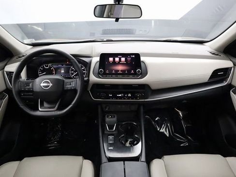 Used 2025 Nissan Rogue SV w/ SV Premium Package image 13