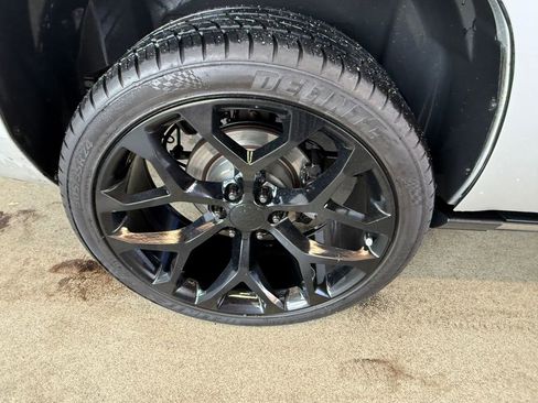 Used 2010 Cadillac Escalade Premium image 7