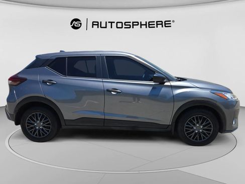 Used 2022 Nissan Kicks S FWD image 9