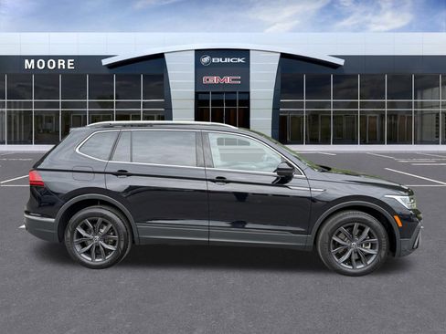 Used 2022 Volkswagen Tiguan SE AWD/4WD image 2