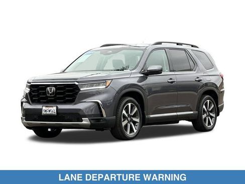 Certified 2024 Honda Pilot Touring image 2