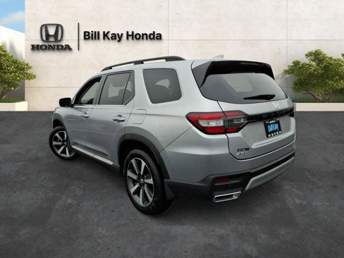 Used 2025 Honda Pilot Touring image 6