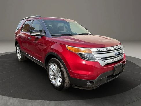Used 2014 Ford Explorer XLT w/ Equipment Group 202A AWD/4WD image 3