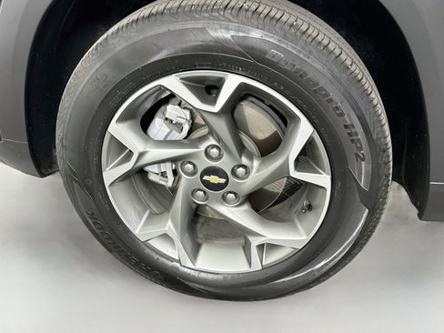 Used 2025 Chevrolet Trax LT FWD image 29