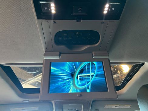 Used 2015 Chevrolet Suburban LTZ AWD/4WD image 32