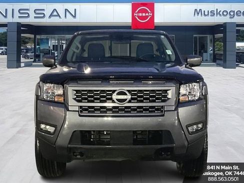 Used 2025 Nissan Frontier SV w/ SV Convenience Package image 2