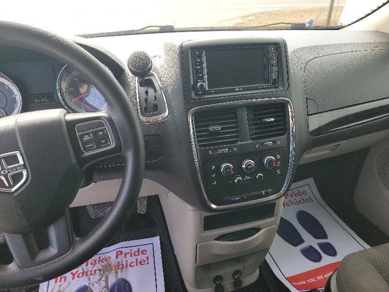 Used 2018 Dodge Grand Caravan SE w/ UConnect Hands-Free Group FWD image 12