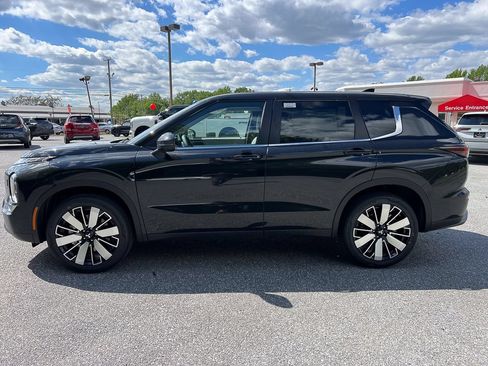 New 2026 Mitsubishi Outlander SE AWD/4WD image 2