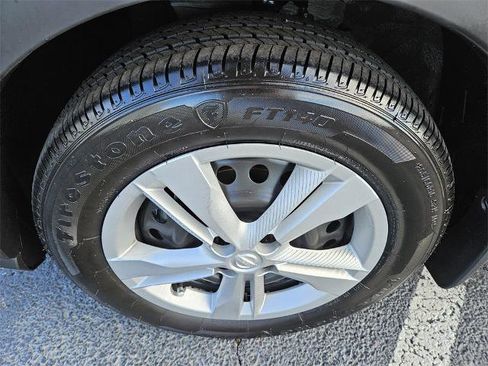 Certified 2025 Nissan Kicks Play S image 18