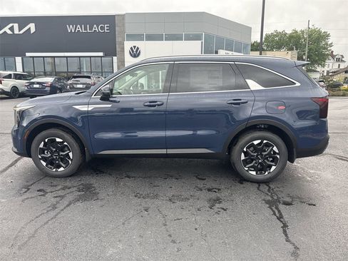 New 2025 Kia Sorento S image 3