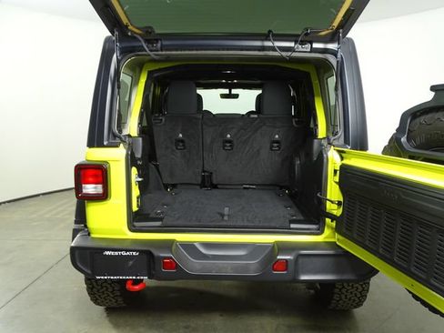 Used 2023 Jeep Wrangler Unlimited Rubicon AWD/4WD image 13