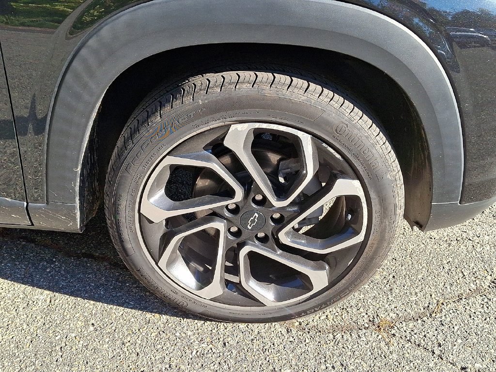 Used 2024 Chevrolet Trax RS w/ Sunroof Package FWD image 9