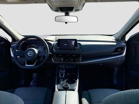 Used 2021 Nissan Rogue SV image 4