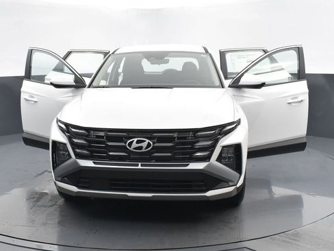 Used 2025 Hyundai Tucson SE image 29