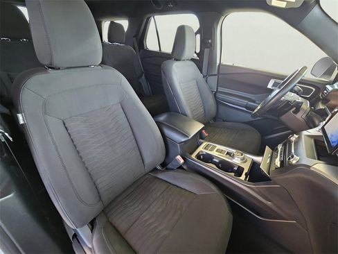 Used 2020 Ford Explorer XLT image 5