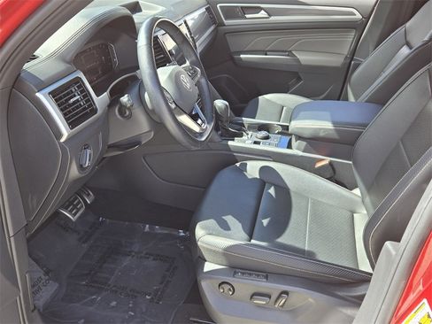 Certified 2022 Volkswagen Atlas Cross Sport SEL R-Line image 10