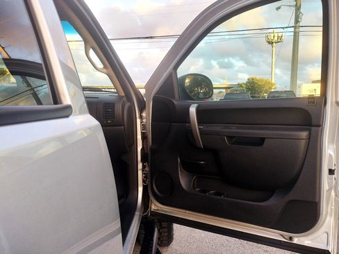 Used 2012 Chevrolet Silverado 2500 LT w/ Snow Plow Prep Package image 19