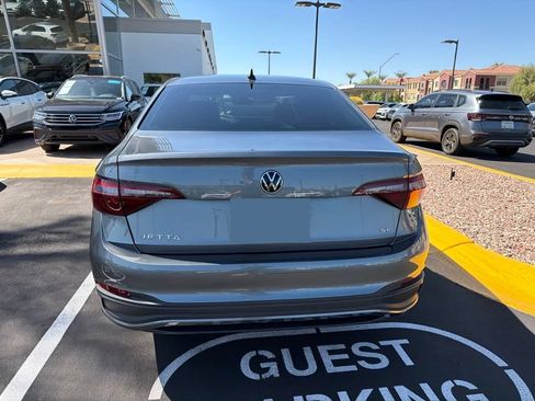 Used 2023 Volkswagen Jetta SE FWD image 6