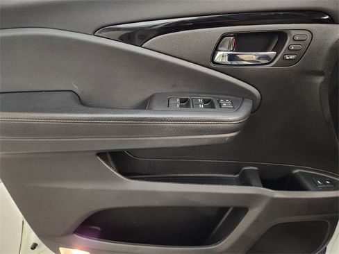 Used 2019 Honda Pilot Touring image 25